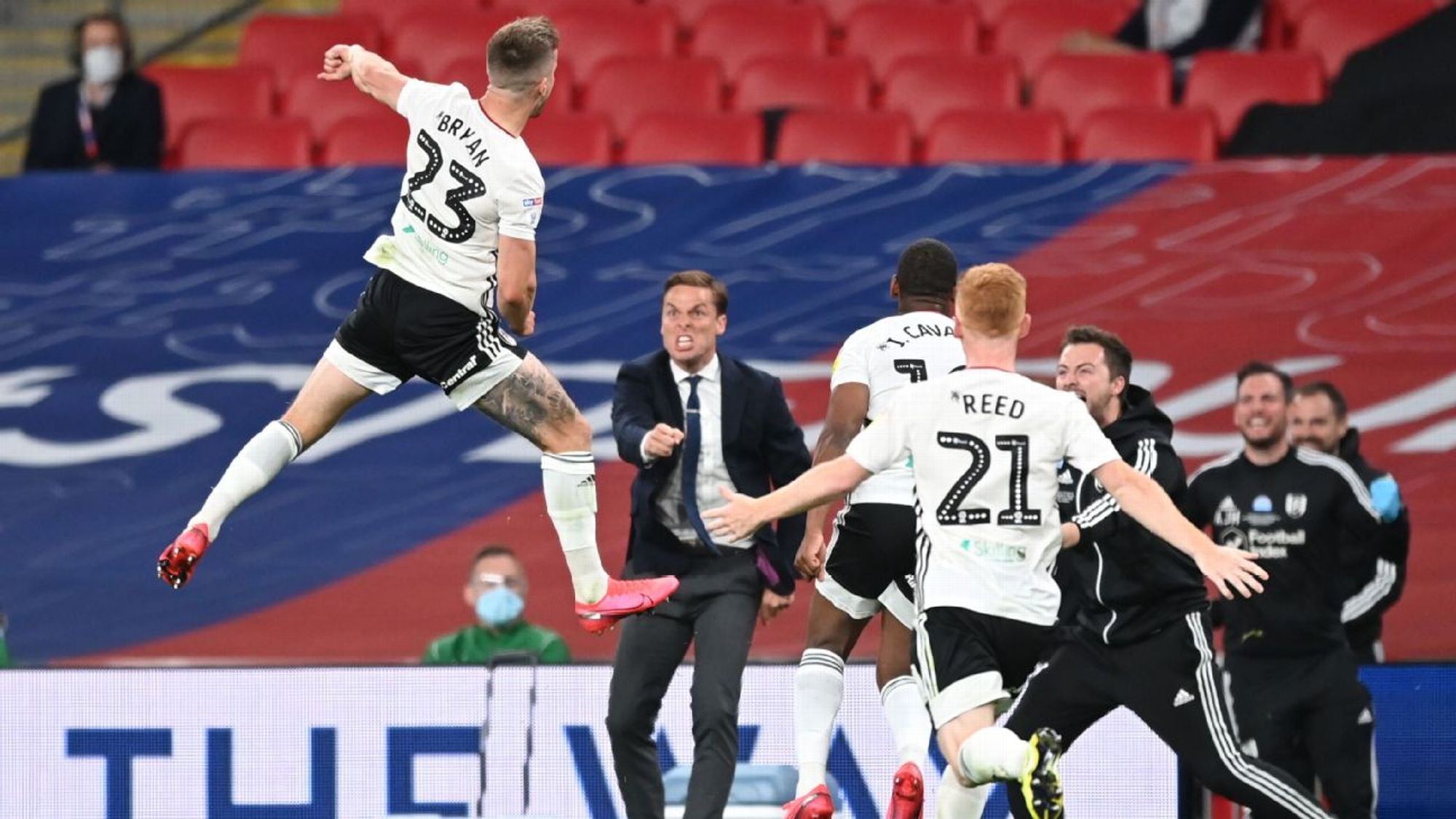 险与机遇并 险与机遇并